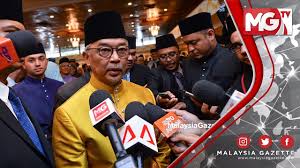 Rafeah mengahwini kerabat diraja pahang, datuk tengku asmawi tengku hussain pada tahun 1971. Baru Dua Hari Imam Masjid Dedah Perlakuan Sebenar Tengku Abdullah By Berita Panas