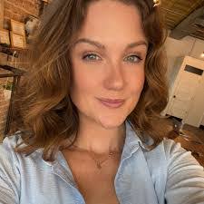 Genevieve Hampton's Instagram, Twitter & Facebook