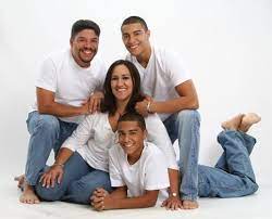 Pin By Heatherlessiter On Photography Families Groups Photography Poses Family Studio Family Portraits Family Portrait Photography