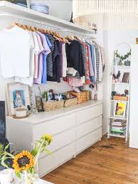 Offenes Kleiderschrank System In 2020 Kleine Schlafzimmer Organisation Schlafzimmer Aufbewahrung Ikea Kleiderschrank