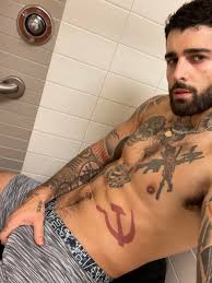 SojMani on X: Got naked and naughty 😈 in the gym bathroom tonight. Also  made some videos all for you babe! 🍿Rt for front row tickets 👅 tattoo  beardedmen sex muscle stud 