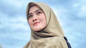May 31, 2021 · larissa chou menghebohkan publik usai menuliskan alasannya menggugat cerai putra mendiang ustaz arifin ilham pada 20 mei 2021. 5a2tnfhaj3aaqm
