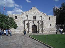 They put on the roof and built the famous bell copula. Datei San Antonio Alamo Jpg Wikipedia