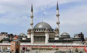 Taksim camii için planlanan zemin üstü bina yüksekliği 20,70 metre, kubbe yüksekliği 9,6 metre, toplam mahya. Tlks6477zvajum