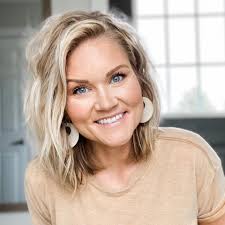 Beth Marie's Instagram, Twitter & Facebook