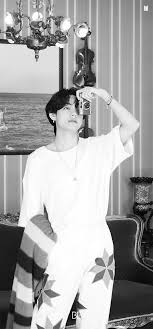 So they're staying in taehyung's room. 201130 V Phone Wallpaper From Be Room Concept Photos Taehyung