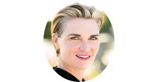 Kerri Pollard's Instagram, Twitter & Facebook