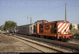 Railpictures Net Photo 1422 Caminhos De Ferro Portugueses 1400 At Bombarral Portugal By Bruno Belem Locomotive Train Railway