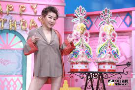 收入於「心湄看新湄」專輯 ● 發行公司：新力唱片 ● 發行年份：1999 心湄看新湄 自藍就是美 百變女王藍心湄變回自己的復活大碟 「這張專輯很好聽」是大家第一次聽完專輯共通的感覺，似乎她是一個舞台型的藝人，音樂可以做到這. å½± è—å¿ƒæ¹„ ä¸‹åŠèº«å¤±è¹¤ æ›¬è¾£è…¿è‡ªæ›ä¹³æšˆé¡è‰²ç¾Žç¿» Yahooå¥‡æ'©éŠæˆ²é›»ç«¶