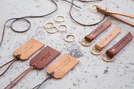 Diy Leather Keychains Luggage Tags Diy En Cuir Cles En Cuir Porte Cle