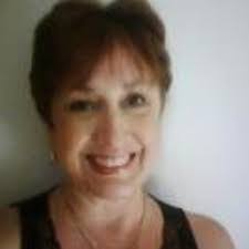 Gretchen Hewitt's Instagram, Twitter & Facebook