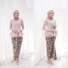 √ 48+ model hijab kebaya untuk wisuda modis masa. 40 Model Kebaya Muslim Yang Stylish Dan Trendi Untuk Kondangan Updated 2021 Bukareview