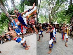 Berita ini telah diterbitkan oleh tribun pontianak berjudul heboh! Rainforest World Music Festival 2019 Day 2 Malam Minggu Di Kampung Budaya Sarawak Siti Mustiani