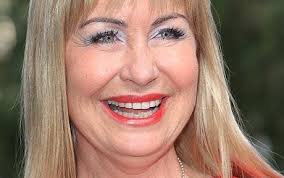 Siân Lloyd will strip naked for Calendar Girls