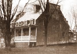 Montreal Vers 1880 Chemin De La Cote Saint Antoine Depuis Ave Roslyn In 2020 House Styles Montreal Historical