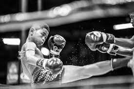 Obwohl das training in der gruppe natürlich das herzstück beim kickboxen für anfänger, aber auch fortgeschrittene bildet, könnt ihr dennoch ein wenig außerhalb der gruppe unternehmen, um euren trainingseffekt zu verbessern. Muay Thai Lernen Unser Guide Superprof