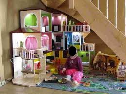 Mit einfachen regalwürfeln kann man sich für das grundgerüst behelfen, so lässt sich ein barbie haus selber bauen ohne viel geld aufzuwenden. Die Bastel Elfe Alles Rund Ums Basteln Bastel Elfe Puppenhaus Plane Barbie Haus