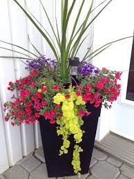 45 Impressive Summer Planter Design Ideas For Front Yard Decoration Decoration Design Front Ideas Potted Plants Patio Flower Pots Outdoor Container Flowers