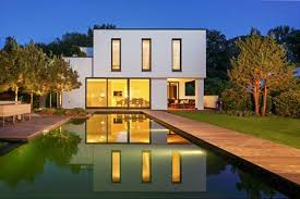 Diese Schicke Villa Steht In Hamburg Zum Verkauf Wer Will Wer Hat Noch Nicht Modern House Design Architecture House Exterior