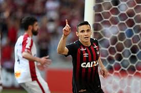 Jogadores como bellini, djalma santos, kleberson, paulo rink, oseas e washington vestiram a camisa do. Em Alta No Atletico Pr Veiga Evita Falar Sobre Volta Ao Palmeiras Continuar Concentrado Atletico Pr Ge