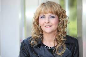 Die highlights der dschungeshow #9: Helena Furst Gegen Ihren Willen In Psychiatrie Eingewiesen
