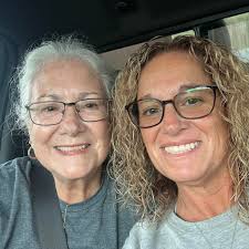 Are there any consignment shops for prom gowns?