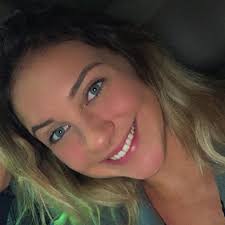 Happy Birthday to our beautiful employee, Kymiee! We are happy to have you!  Enjoy your day! ♥️