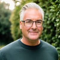 100+ Profile mit dem Suchbegriff „Hutton“