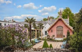 Bathrooms include bathtubs or showers with jetted bathtubs and hair dryers. Hotels Near Le Petit Chateau Northumberland William De Percy