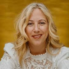 Amanda Ede's Instagram, Twitter & Facebook