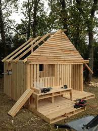 Comment faire une cabane en palette ou bois? 1001 Modeles De Cabane En Palette Ou Bois Fantastiques Maison En Bois De Palettes Comment Construire Une Cabane Plan Cabane En Bois