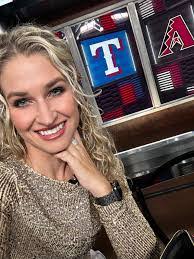 Lesley Mccaslin's Instagram, Twitter & Facebook