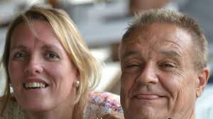 Quién es y qué busca la novia del papá de Peter Alfonso?