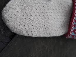 There are no knots in the garland, so you can easily move the decorations along the string to make them as close. Julvanten 2019 Del 2