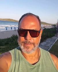 . “Um homem de verdade não só diz que uma mulher é linda, mas também faz  sentir-se linda”., #homemdeverdade, #mulherlinda, #homemmaduro,  #mulhermaduralinda