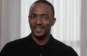 Nos sentamos com Anthony Mackie para discutir sua nova série baseada no  jogo clássico da PlayStation