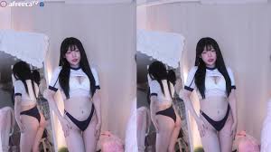Cheeky Japanese Afreecatv Camgirl Lifts Her Top While Dancing Leaked Video