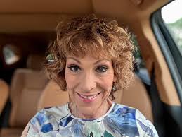 It's a special, beautiful morning for this #DogMom! Got an unexpected  invitation from @anticruelty to #Bark this morning! New hair cut for my  #CurlyGirl hair