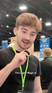 Durability and versatility, all-in-1️⃣! With enough room for your clippers,  combs and everything in between, the #Andis Tool Tote Bag is perfect for  groomers who need to take their shop