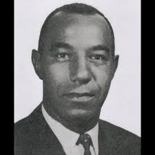 🗣WILLIE THROWER ::: • In 1953, Willie Thrower became the first  African-American quarterback in NFL history while playing for the Chicago  Bears. • Source: ChicagoBears.com • Photo Credit: ChicagoBears.com :::  #BlackHistory #BlackHistoryMonth #