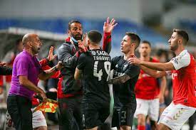 Sport lisboa e benfica comc mhih om (portuguese pronunciation: Video A Confusao No Sporting De Braga Benfica Que Terminou Com Duas Expulsoes Taca De Portugal Sapo Desporto