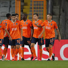 Shooting drills with istanbul basaksehir turkish super lig team 🇧🇷🇹🇭 which player should i train with next?► follow me here: Demba Ba Sets Up Istanbul Basaksehir S Victory In Comedy Of Errors From United Champions League The Guardian