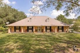 1806 Bayou Road Thibodaux La 70301 House Styles Local Real Estate Commercial Real Estate