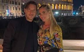 Il pancino inizia a vedersi, come dimostrano le foto. Ilary Blasi E Totti Incredibile Retroscena E Successo Nel Giorno Delle Nozze