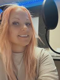 Vicky Louise (@vickylouise_singer) • Instagram photos and videos