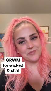 Get ready with me for the wicked opening night & talk about what’s  happening this weekend! Kendrick surprise drop, Taylor and Paddington bear,  and more 😂 #quickgrwm #taylor