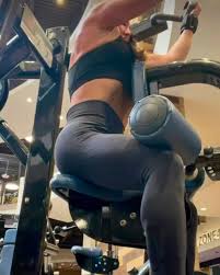 👉🏼 BACK IN YOUR BODY👈🏼 Have you ever spent countless hours in front of  your computer working and you forget to eat, drink, move? Or your zoned out  in conversation? This can