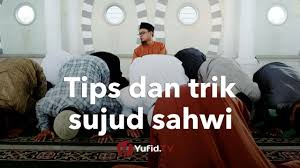 Melakukannya bukan sebuah kewajiban, tapi kesunnahan, yakni sunnah muakkad. Tata Cara Sujud Sahwi Cara Sujud Sahwi Yang Betul Sesuai Sunnah Youtube