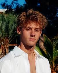 squinting until my last convoluted essay prompt makes sense (+ people i  love & miss)