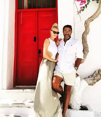 Διακοσμώ με υψηλής ποιότητας υλικά,σπάνια λουλούδια & περίτεχνες λεπτομέρειες για τις πιο όμορφες & συγκινητικές στιγμές της ζωής σας! Stella Dhmhtrioy Ntynetai Nyfh Oi Leptomereies Toy Gamoy Ths Znews